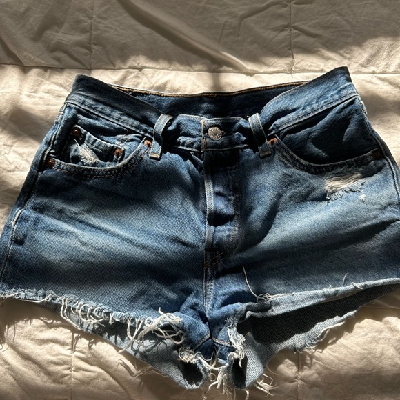 LEVI’S Jean shorts size 2 - Picture 4 of 4